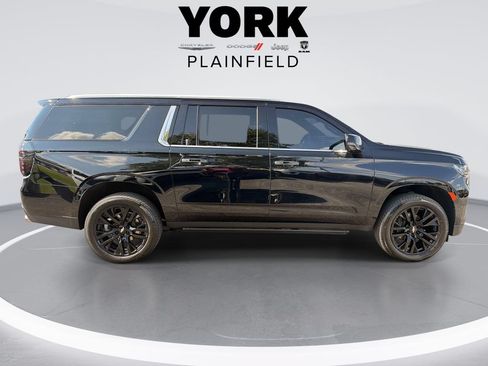 Used 2024 Chevrolet Suburban High Country w/ Advanced Technology Package AWD/4WD image 4