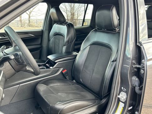 Used 2023 Jeep Grand Cherokee Altitude image 16