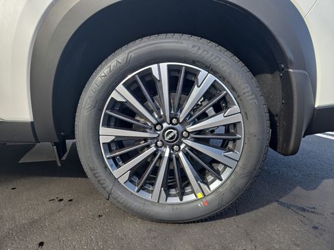 New 2026 Nissan Pathfinder Platinum image 9