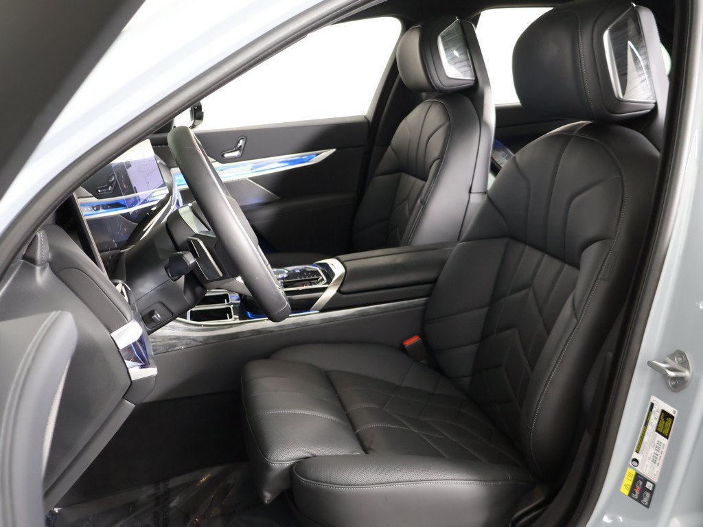 Used 2025 BMW i7 xDrive60 w/ Premium Package AWD/4WD image 35