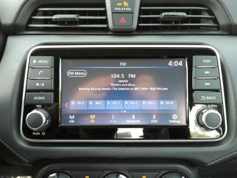 Used 2025 Nissan Versa S FWD image 40