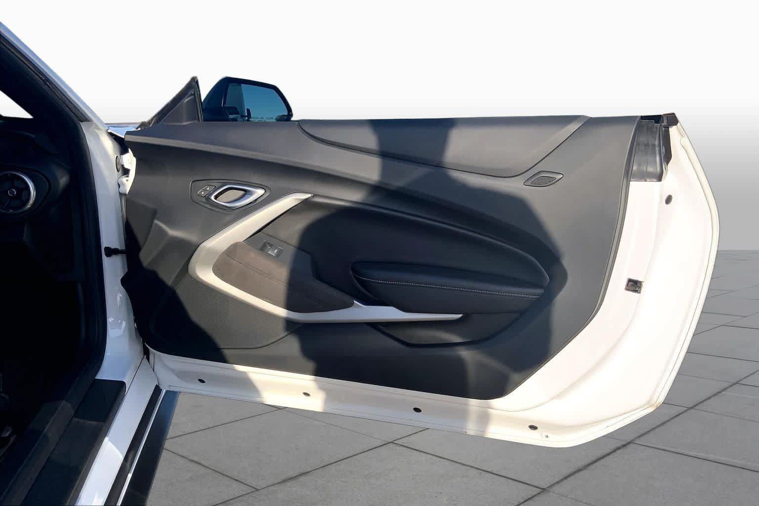 Used 2018 Chevrolet Camaro SS RWD image 22