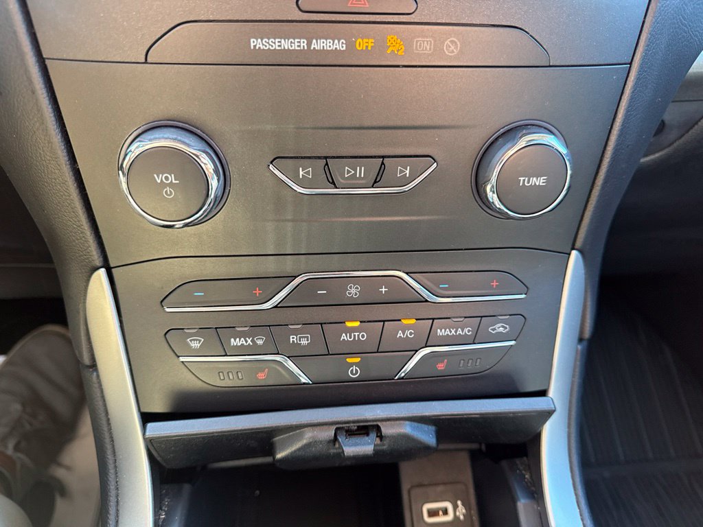 Used 2019 Ford Edge SEL w/ Equipment Group 201A AWD/4WD image 22
