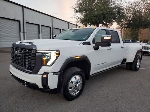 Used 2024 GMC Sierra 3500 Denali Ultimate image 2
