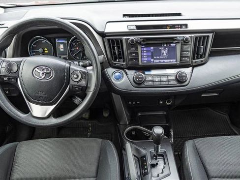 Used 2018 Toyota RAV4 LE image 23