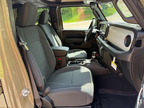 New 2025 Jeep Gladiator Sport image 20