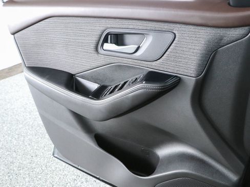 Used 2023 Nissan Rogue SV FWD image 21