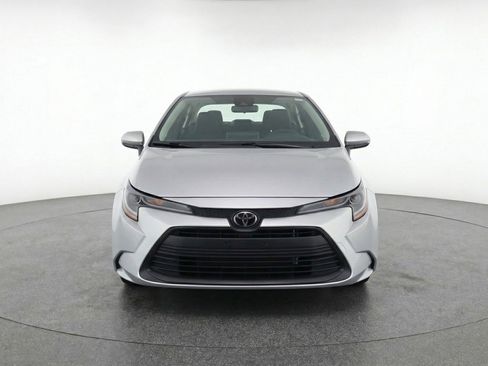 Used 2025 Toyota Corolla LE FWD image 2