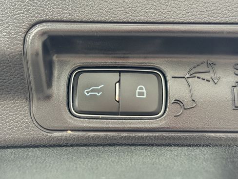 Certified 2022 Ford Explorer XLT image 11