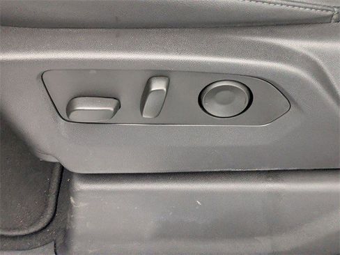 Certified 2025 GMC Sierra 1500 SLT image 16