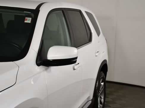 Used 2025 Honda Pilot EX-L image 13