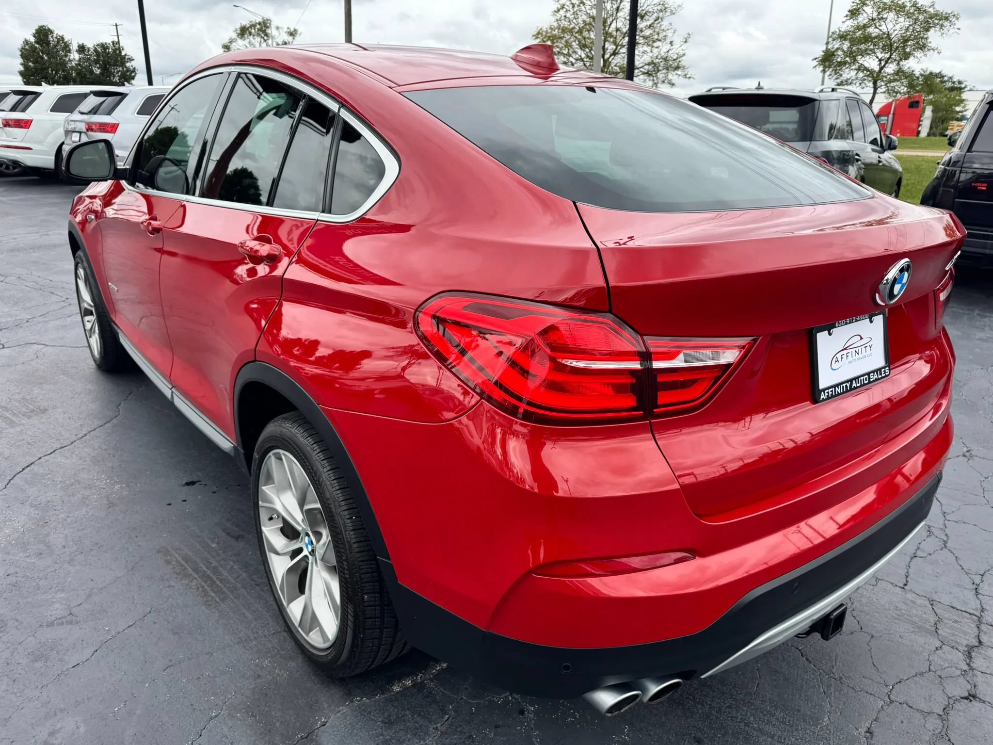 Used 2018 BMW X4 xDrive28i AWD/4WD image 3