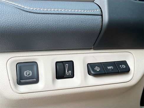 Used 2022 GMC Acadia Denali w/ Denali Ultimate Package image 10