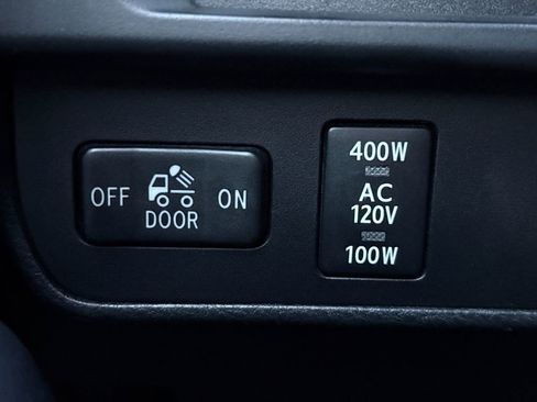 Used 2016 Toyota Tacoma TRD Sport image 12