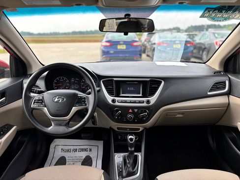 Used 2021 Hyundai Accent SE image 12