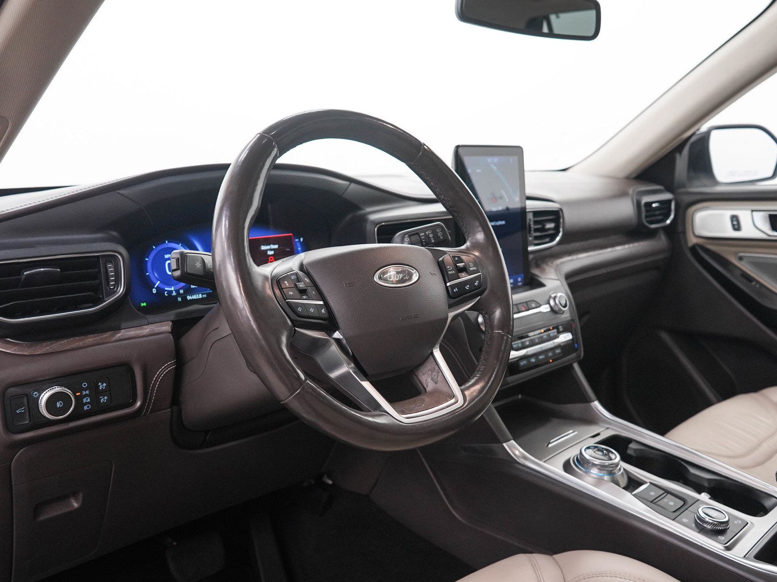 Used 2020 Ford Explorer Platinum w/ Premium Technology Package AWD/4WD image 28