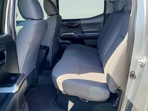 Used 2021 Toyota Tacoma SR5 AWD/4WD image 12