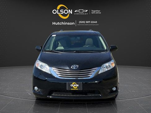 Used 2017 Toyota Sienna XLE w/ XLE Navigation Package AWD/4WD image 16