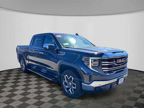 Used 2022 GMC Sierra 1500 SLT w/ SLT Premium Plus Package AWD/4WD image 3