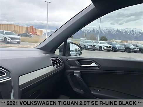 Used 2021 Volkswagen Tiguan SE R-Line w/ 3rd Row Seat Package image 28