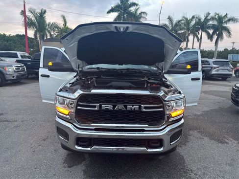 Used 2022 RAM 2500 Tradesman w/ Chrome Appearance Group AWD/4WD image 11
