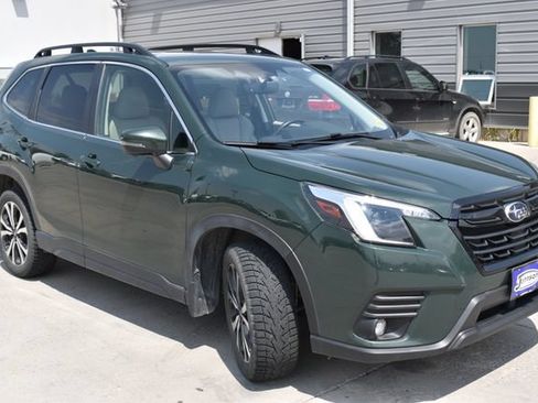 Used 2024 Subaru Forester Limited AWD/4WD image 3