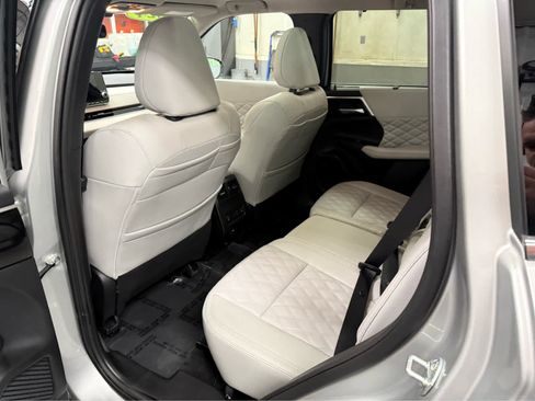 Used 2024 Mitsubishi Outlander SEL AWD/4WD image 23