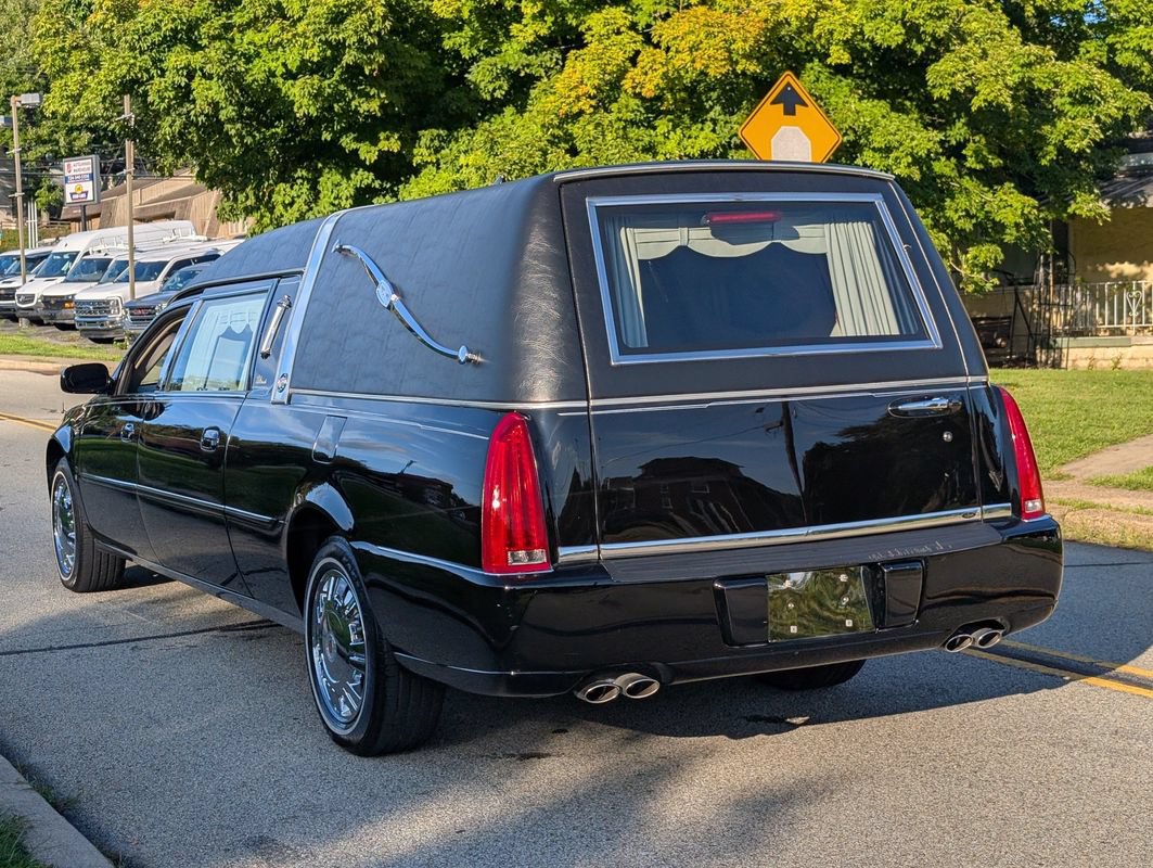 Used 2009 Cadillac DTS Hearse FWD image 8