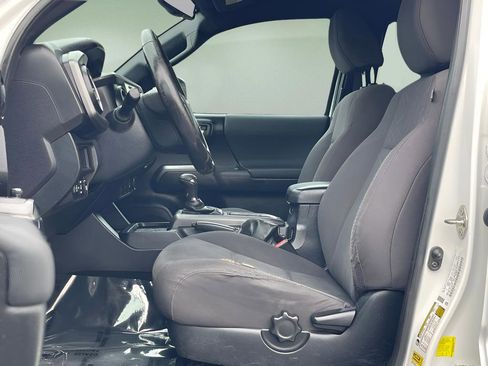 Used 2017 Toyota Tacoma TRD Sport image 15