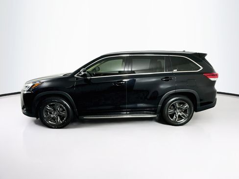 Used 2018 Toyota Highlander Limited Platinum FWD image 4