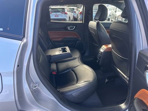 Used 2024 Jeep Compass Limited image 17