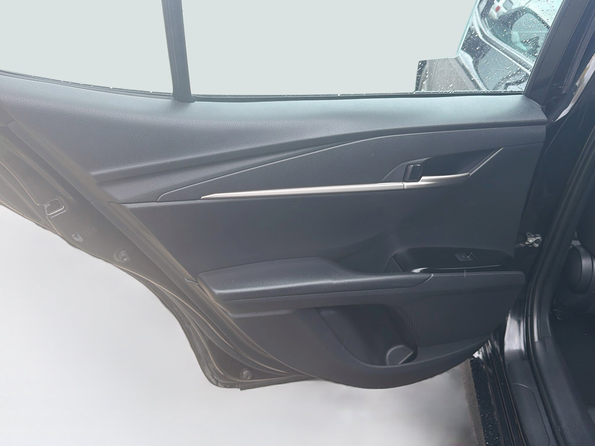 Used 2025 Toyota Camry LE FWD image 27
