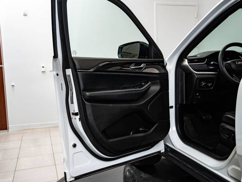 Used 2023 Jeep Grand Cherokee L Laredo AWD/4WD image 28
