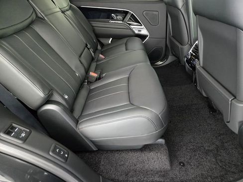 New 2026 Land Rover Range Rover Long Wheelbase SE AWD/4WD image 17
