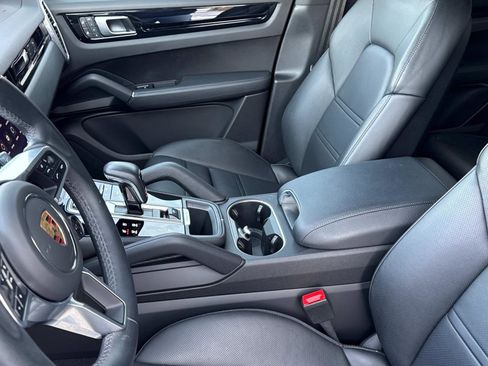 Used 2023 Porsche Cayenne Coupe image 20
