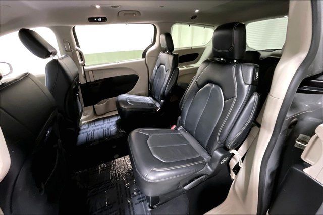 Used 2022 Chrysler Pacifica Touring-L FWD image 26