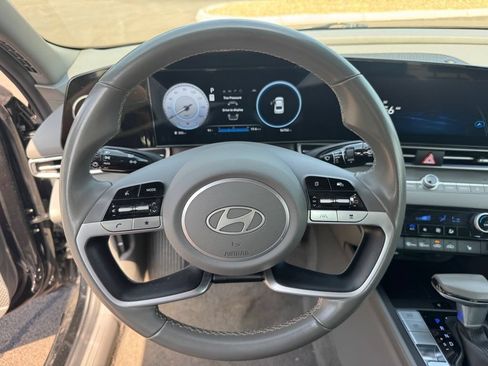 Used 2025 Hyundai Elantra SEL FWD image 25