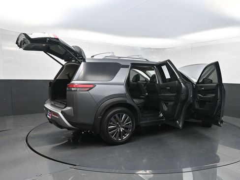Used 2024 Nissan Pathfinder SL w/ SL Premium Package FWD image 42