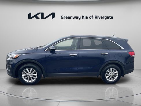 Used 2017 Kia Sorento FWD image 4