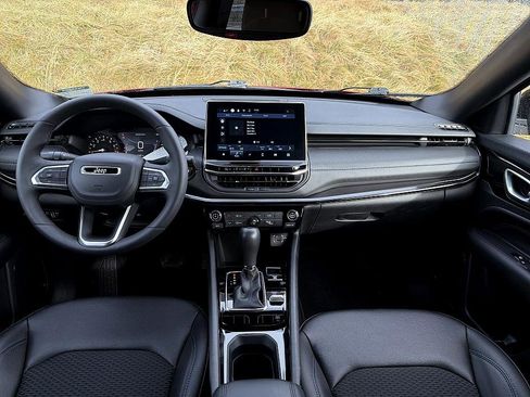 Used 2025 Jeep Compass Latitude w/ Altitude Special Edition image 18