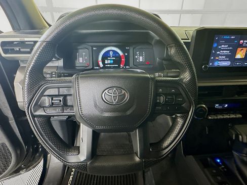Certified 2024 Toyota Tacoma SR5 AWD/4WD image 15