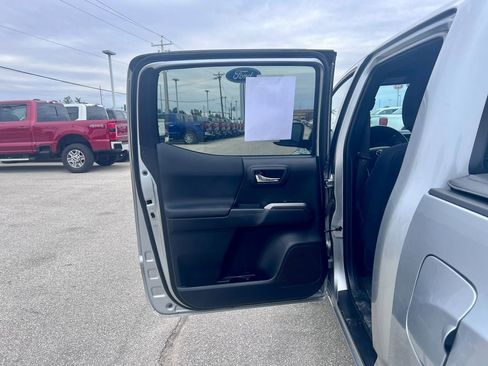 Used 2023 Toyota Tacoma TRD Off-Road AWD/4WD image 15