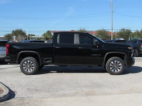 Used 2024 Chevrolet Silverado 2500 Custom w/ Custom Value Package image 2