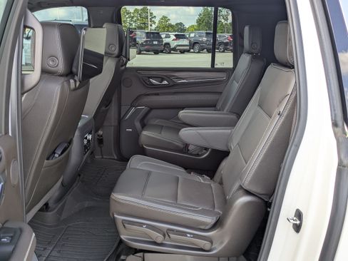 Used 2023 GMC Yukon XL Denali w/ Advanced Technology Package AWD/4WD image 14