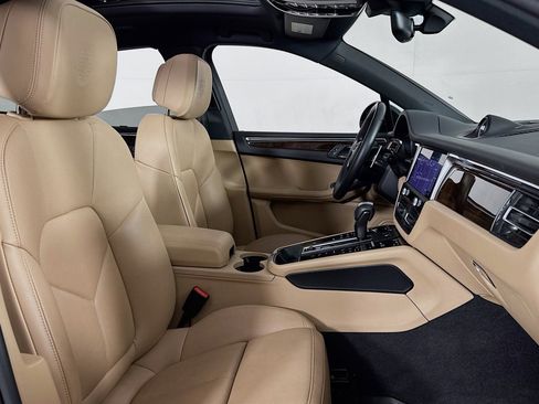 Used 2025 Porsche Macan AWD/4WD image 6