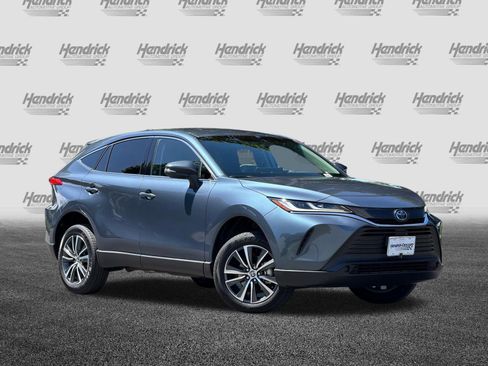 Used 2023 Toyota Venza LE AWD/4WD image 2