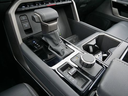 Used 2026 Toyota Tundra Limited AWD/4WD image 29