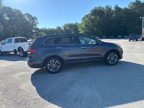 Used 2017 Hyundai Santa Fe SE FWD image 15