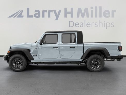 Used 2023 Jeep Gladiator Sport AWD/4WD image 3