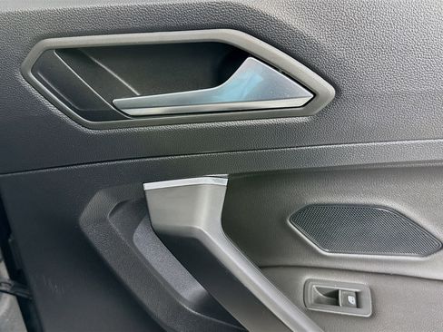 Used 2021 Volkswagen Tiguan SE w/ Panoramic Sunroof Package image 30